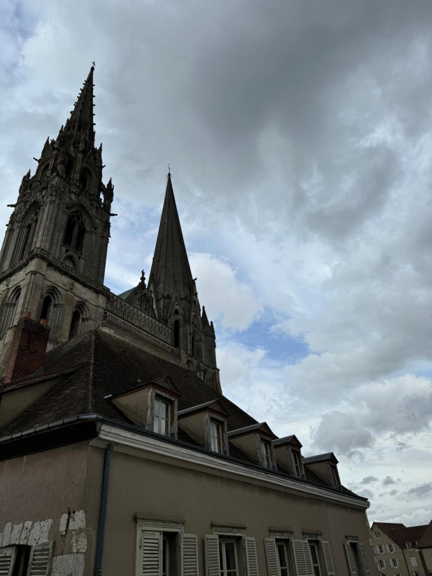 Apartamento Le Cheval Gris - Parvis Cathedrale - Hyper Centre Chartres Exterior foto